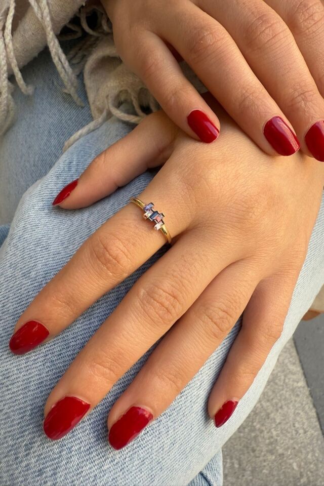 14 AYAR RENKLİ BAGET TAŞLI ALTIN YÜZÜK 18