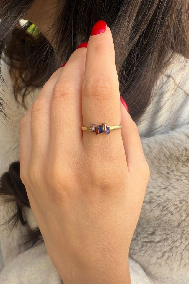 14 AYAR RENKLİ BAGET TAŞLI ALTIN YÜZÜK 18