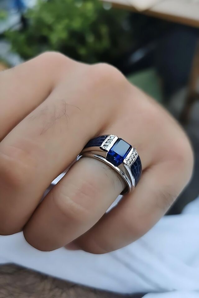 14 AYAR İTALYAN MODEL KENARLARI LACİVERT ÇATLATMA MİNE, ORTA TAŞ SAFİR VE PIRLANTA BEYAZ ALTIN ERKEK 28