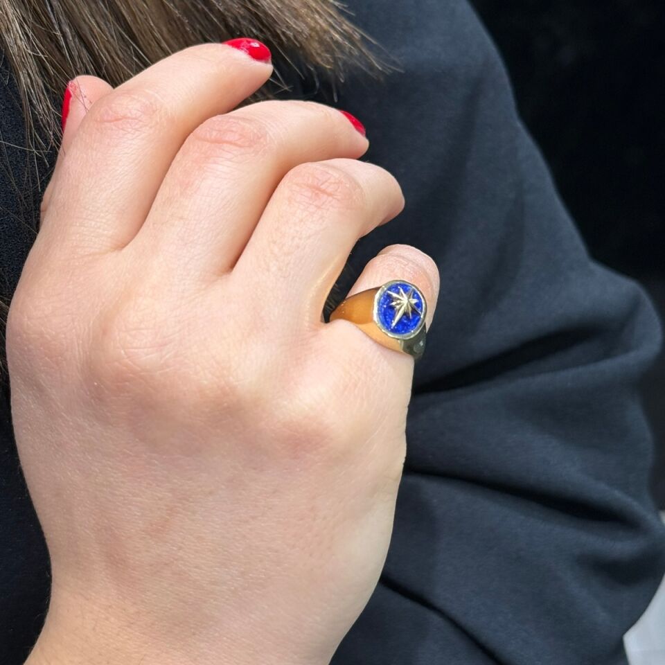 14 AYAR LACİVERT MİNELİ KUTUPYILDIZI MOTİFLİ ŞÖVALYE ALTIN YÜZÜK