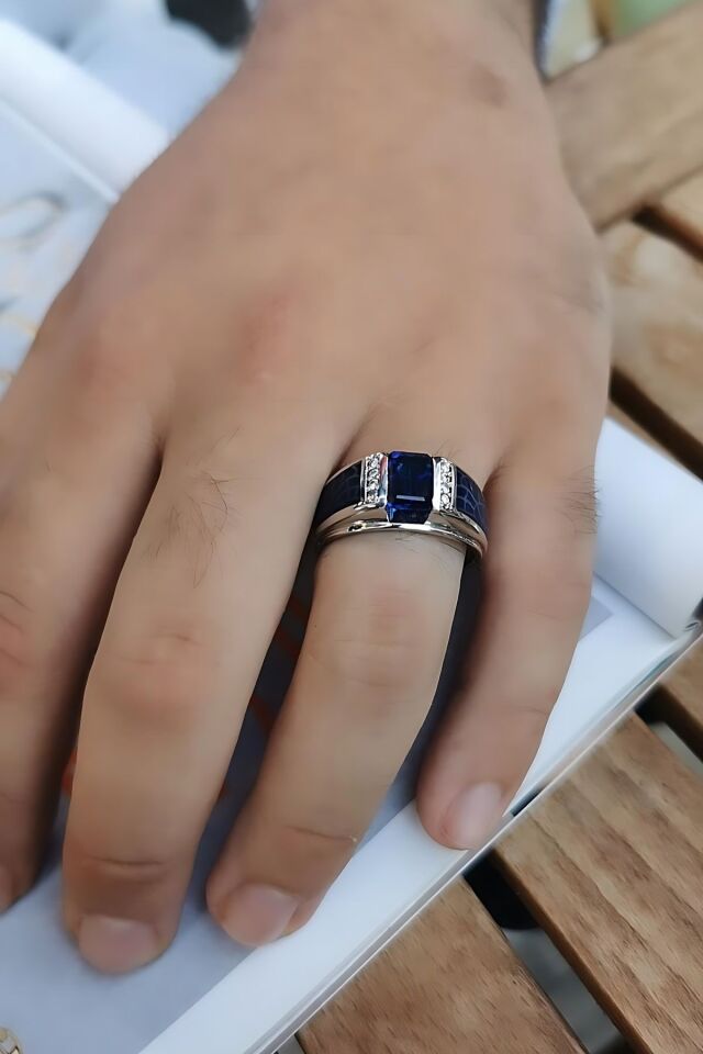 14 AYAR İTALYAN MODEL KENARLARI LACİVERT ÇATLATMA MİNE, ORTA TAŞ SAFİR VE PIRLANTA BEYAZ ALTIN ERKEK 30