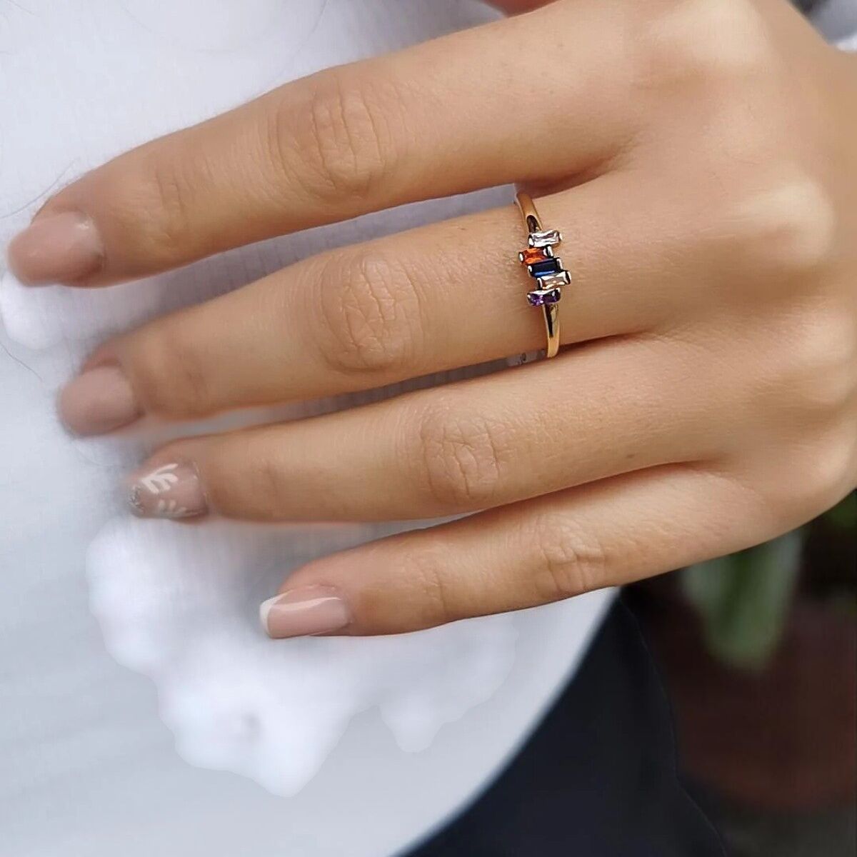 14 AYAR RENKLİ BAGET TAŞLI ALTIN YÜZÜK