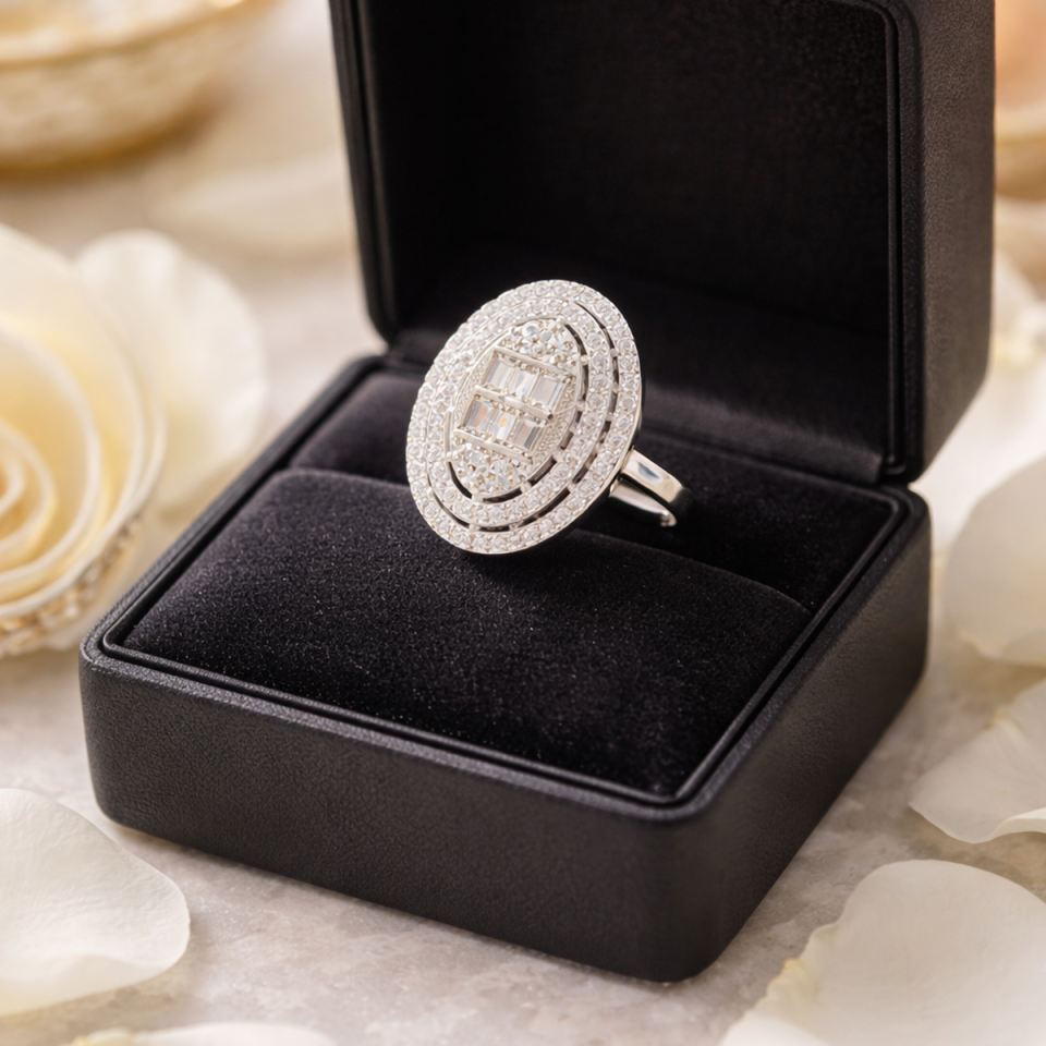 14 AYAR BEYAZ ALTIN BAGET TAŞLI OVAL YÜZÜK