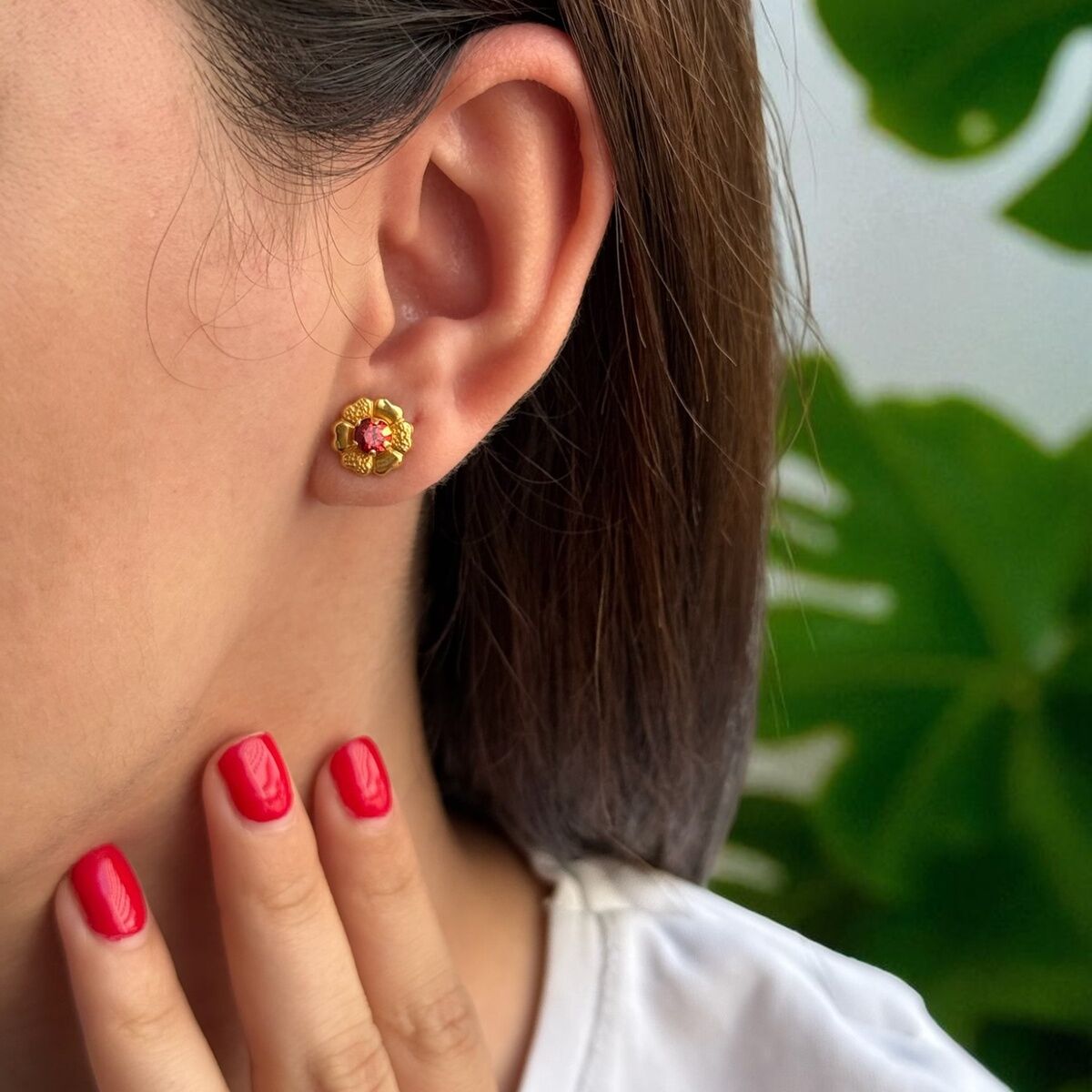 22 AYAR KIRMIZI TAŞLI ÇİÇEK KÜPE