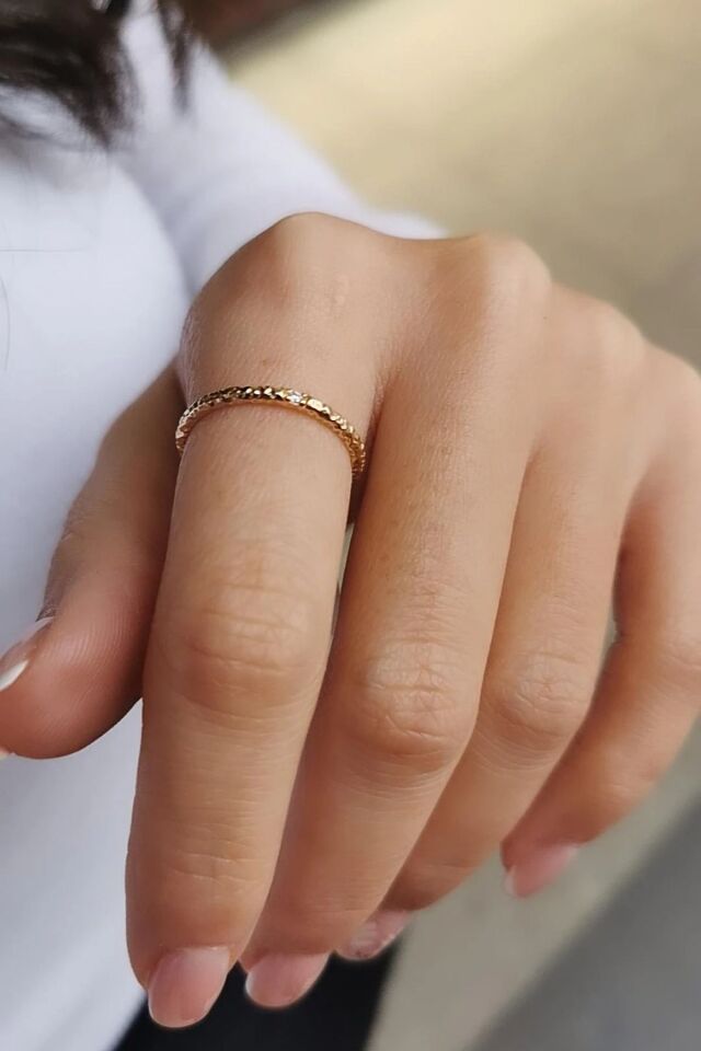 14 AYAR MİNİMAL KÜÇÜK TEKTAŞLI DÖVME YÜZÜK 17