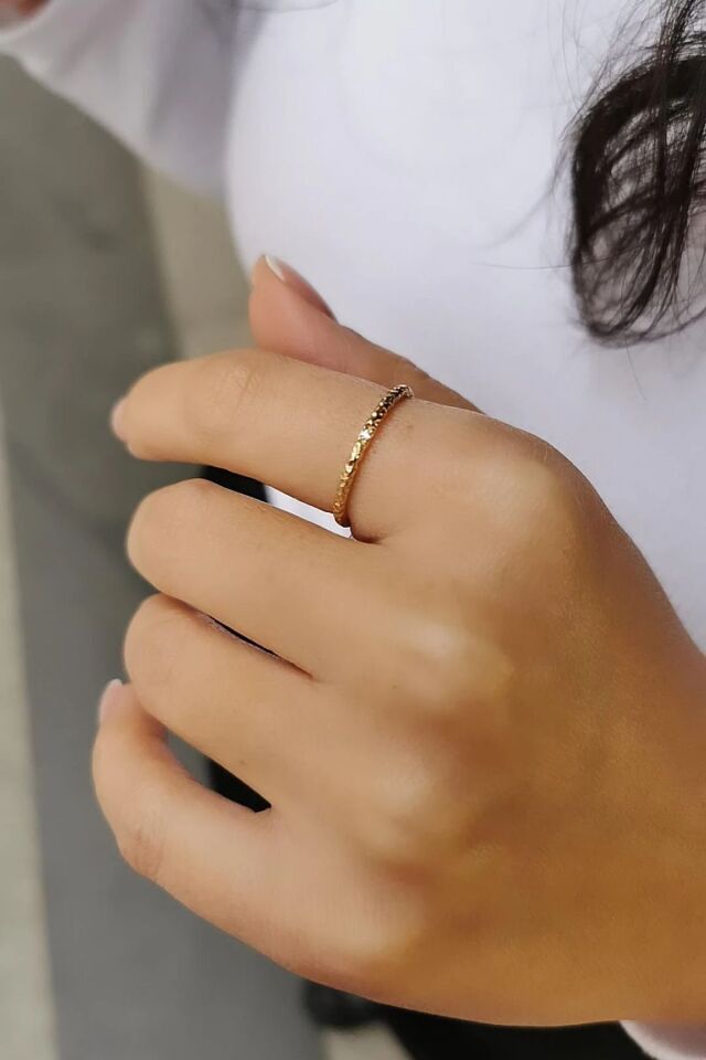 14 AYAR MİNİMAL KÜÇÜK TEKTAŞLI DÖVME YÜZÜK 18