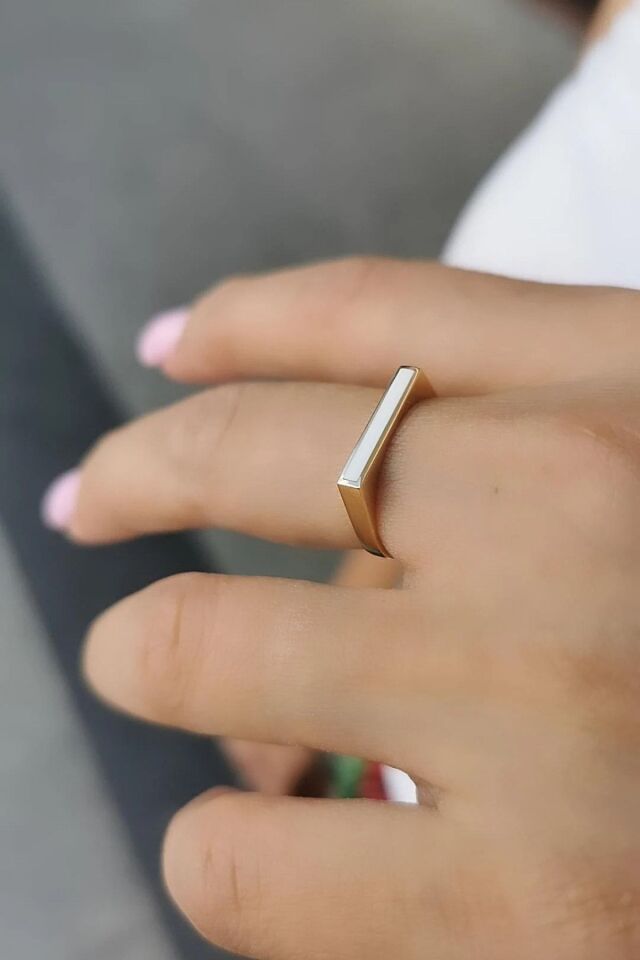 14 Ayar Beyaz Mineli Çizgi Yüzük 18