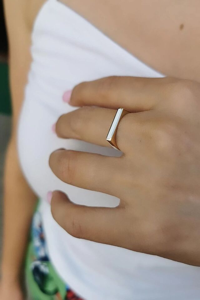 14 Ayar Beyaz Mineli Çizgi Yüzük 18