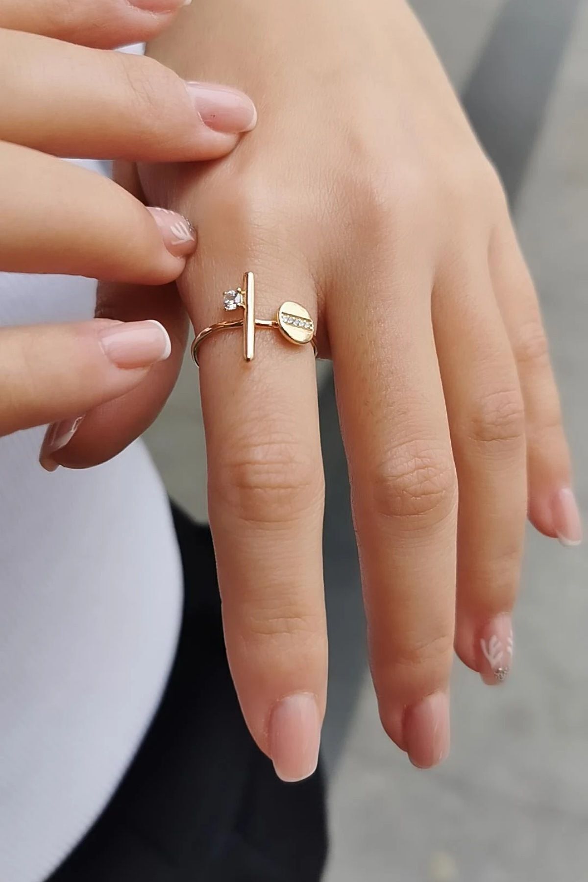 14 AYAR İTALYAN ÇİZGİ VE DAİRE MODEL ALTIN YÜZÜK 15