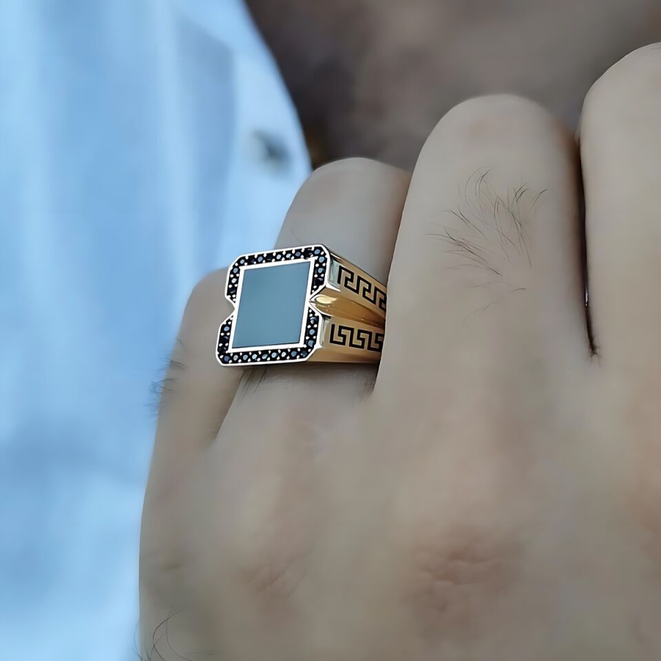 14 AYAR İTALYAN TASARIM GREEK DESEN SİYAH TAŞLI ALTIN ERKEK YÜZÜK