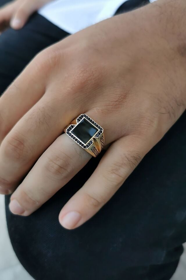 14 AYAR İTALYAN TASARIM GREEK DESEN SİYAH TAŞLI ALTIN ERKEK YÜZÜK 24