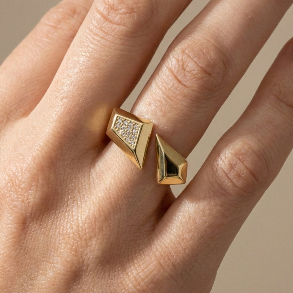 14 AYAR İTALYAN ÜÇGEN TASARIM ALTIN YÜZÜK