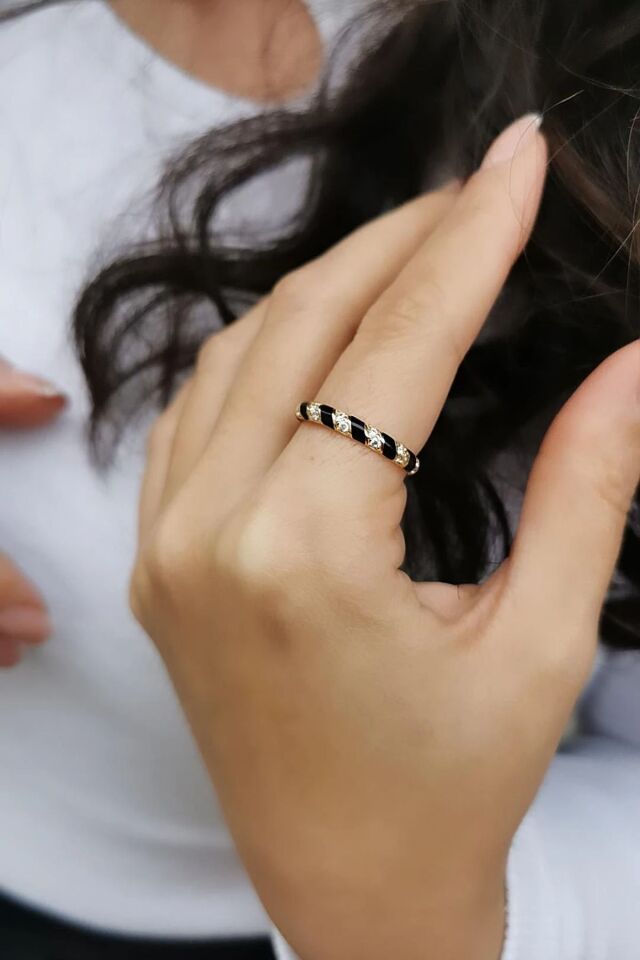 14 AYAR SİYAH MİNELİ TAŞLI BOMBELİ İTALYAN ALTIN YÜZÜK