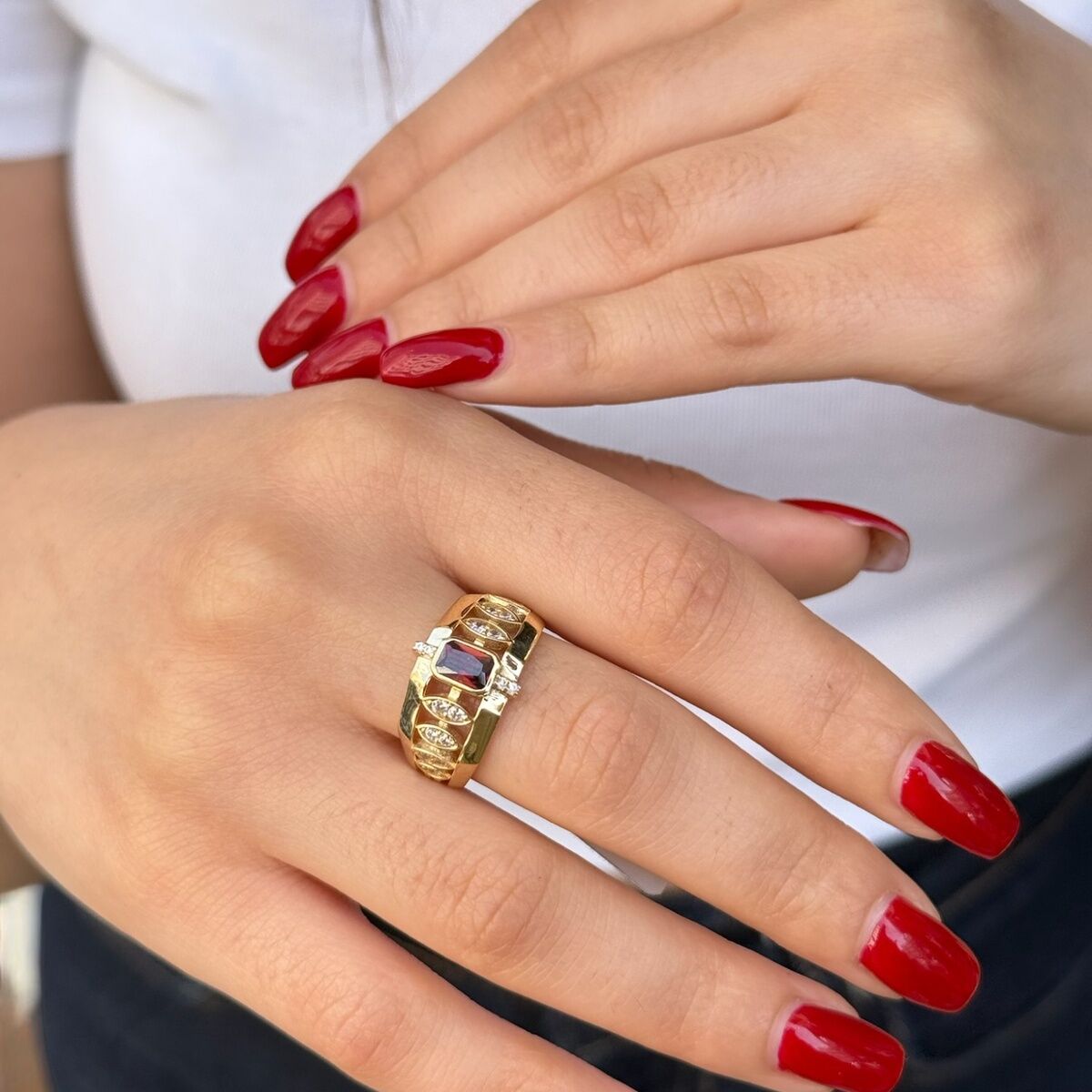 14 Ayar Kırmızı Garnet Taşlı Altın Yüzük