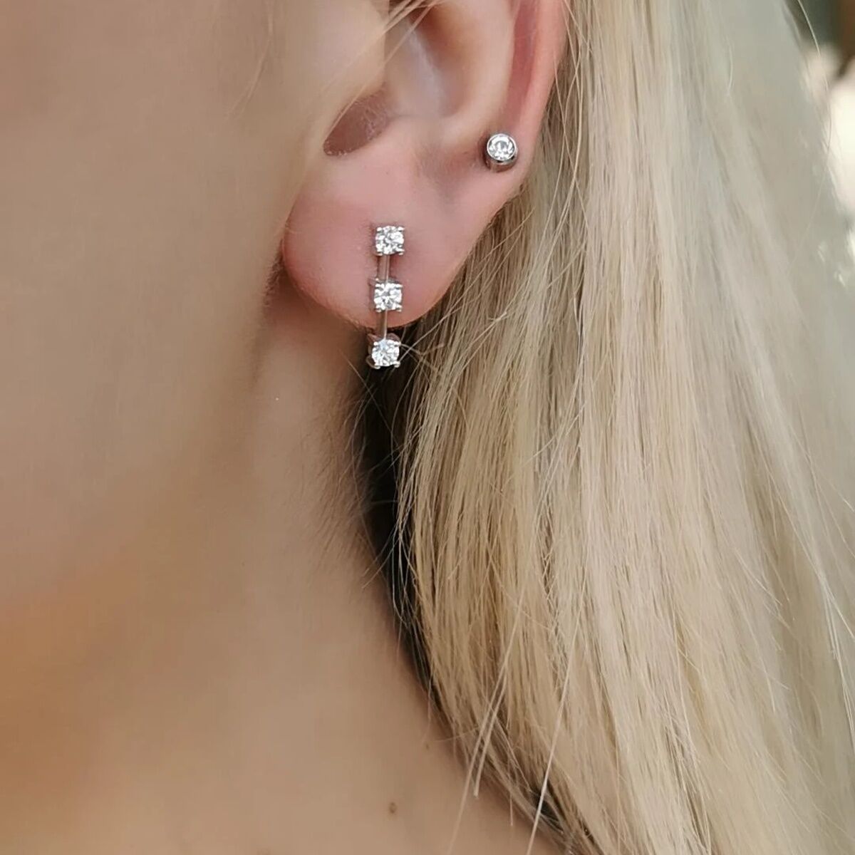 14 AYAR 0,60 CT H RENGİ ÜÇ TEKTAŞ MODEL ROUND YUVARLAK TAŞLI PIRLANTA KÜPE