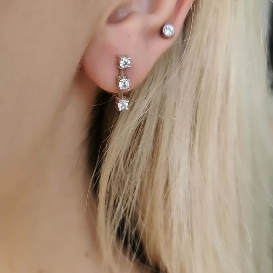 14 AYAR 0,60 CT H RENGİ ÜÇ TEKTAŞ MODEL ROUND YUVARLAK TAŞLI PIRLANTA KÜPE