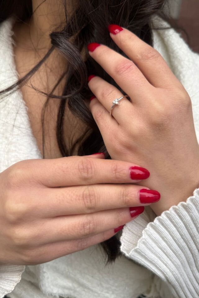 14 AYAR 0,05 CT PIRLANTA TAŞLI ÜÇGEN TASARIM ALTIN YÜZÜK 15