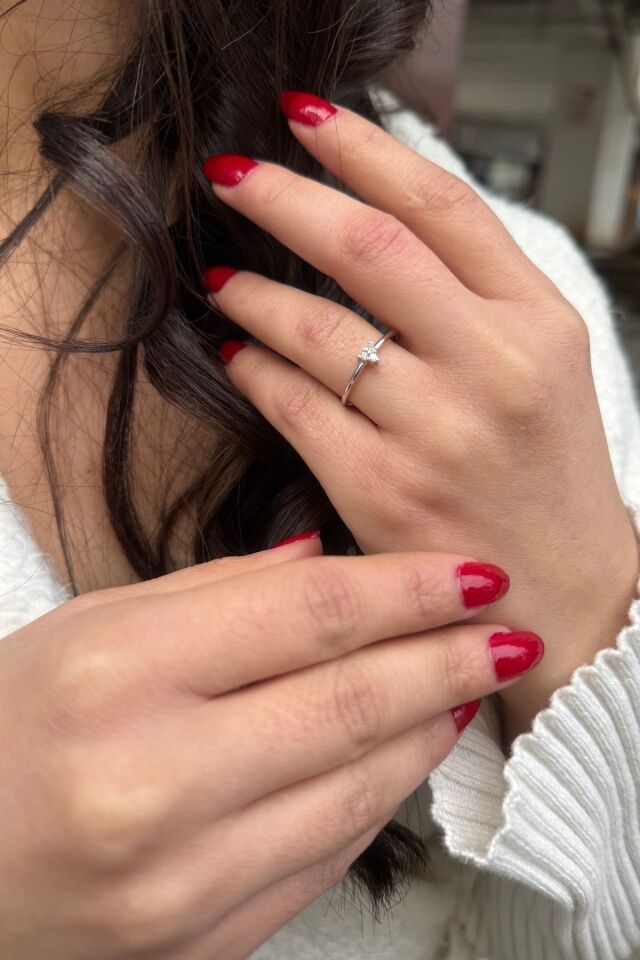 14 AYAR 0,05 CT PIRLANTA TAŞLI ÜÇGEN TASARIM ALTIN YÜZÜK 15