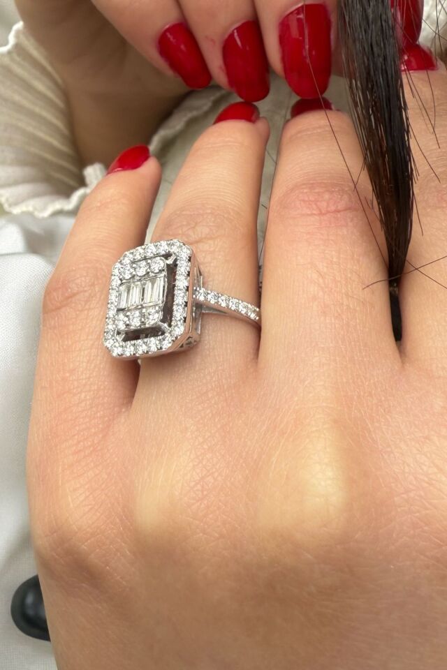 14 AYAR 1,26 CT İRİ TAŞLI BAGET YÜZÜK 15