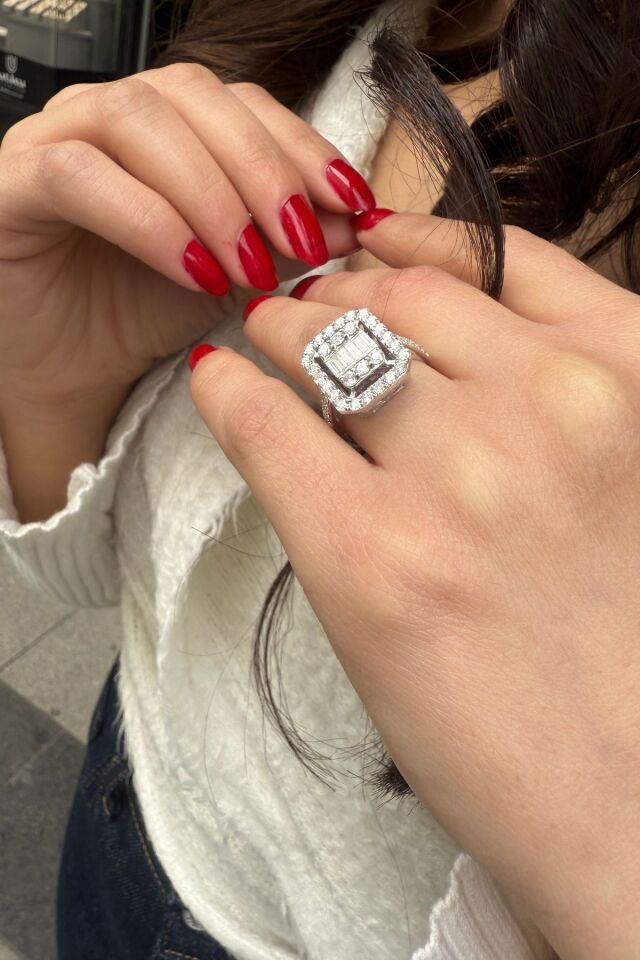 14 AYAR 1,26 CT İRİ TAŞLI BAGET YÜZÜK