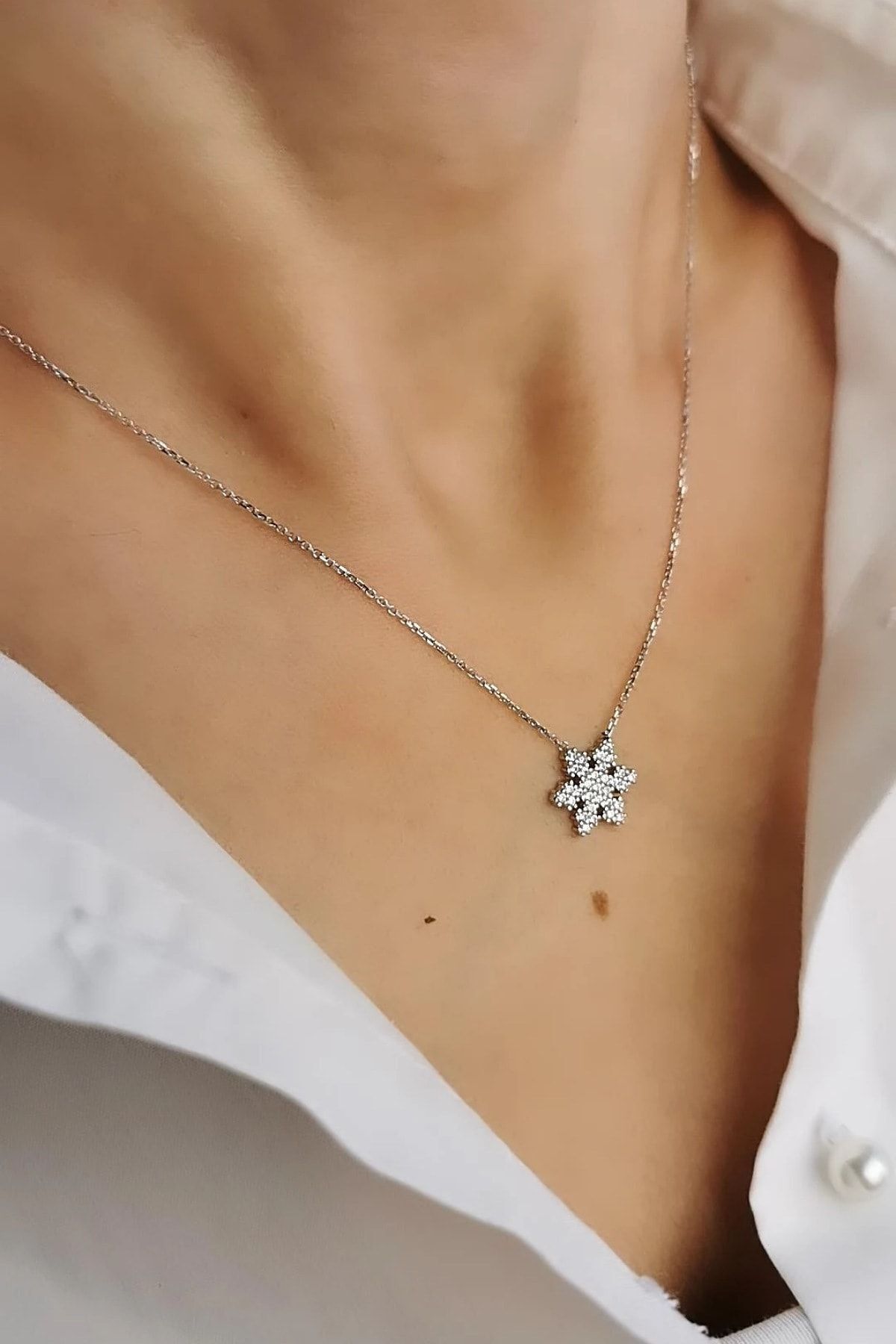 14 Ayar Beyaz Altın Kartanesi Kolye