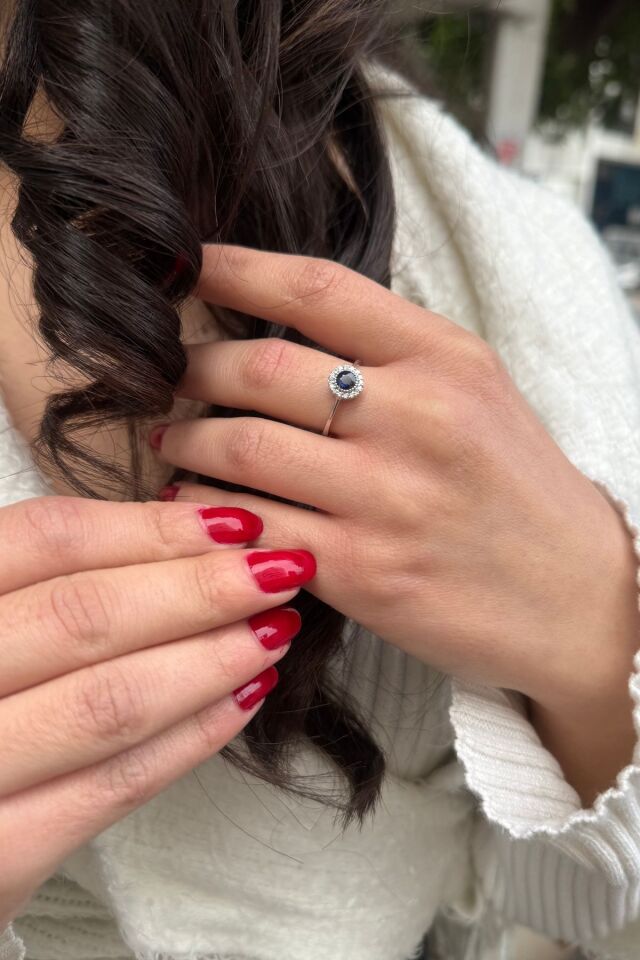 18 AYAR 0,16 CT PIRLANTA TAŞLI, 0,30 CT SAFİR TAŞLI YÜZÜK 15