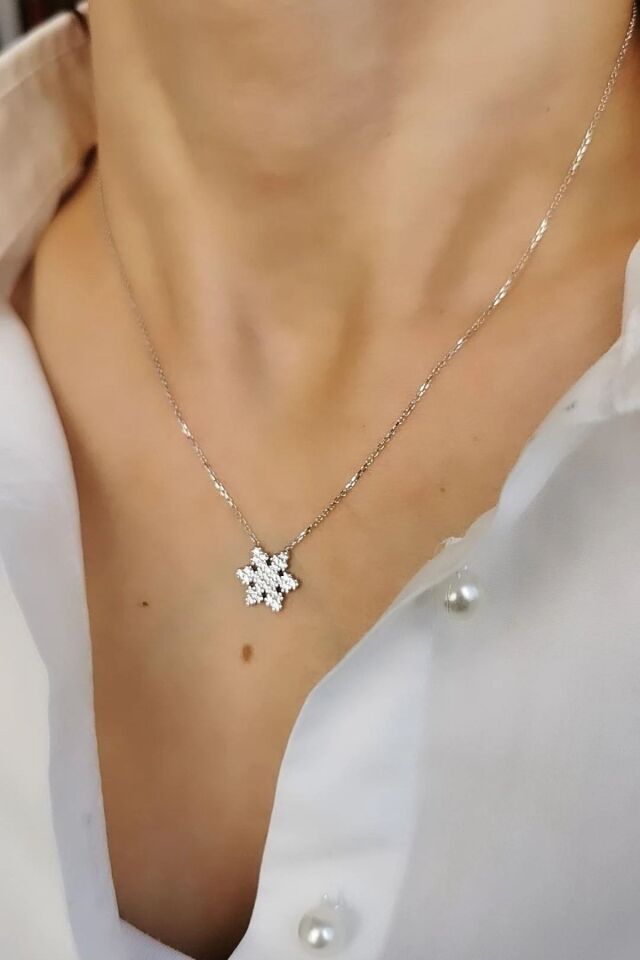 14 Ayar Beyaz Altın Kartanesi Kolye