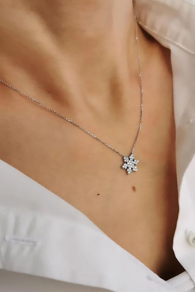 14 Ayar Beyaz Altın Kartanesi Kolye