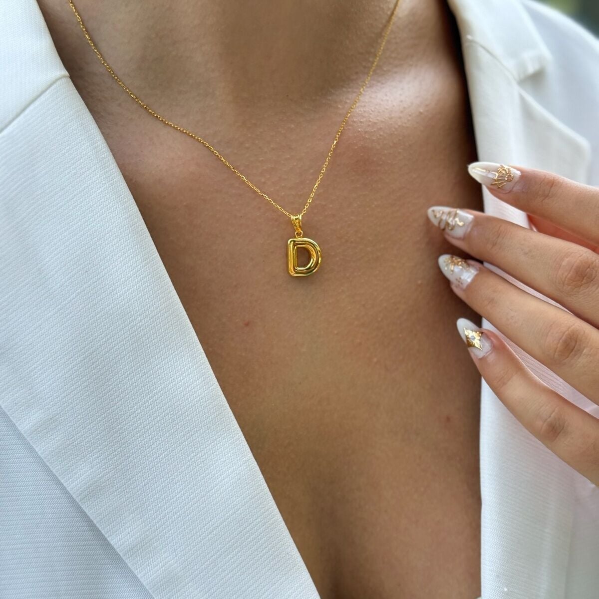 22 AYAR ÖZEL TASARIM BOMBE D HARFLİ ALTIN KOLYE