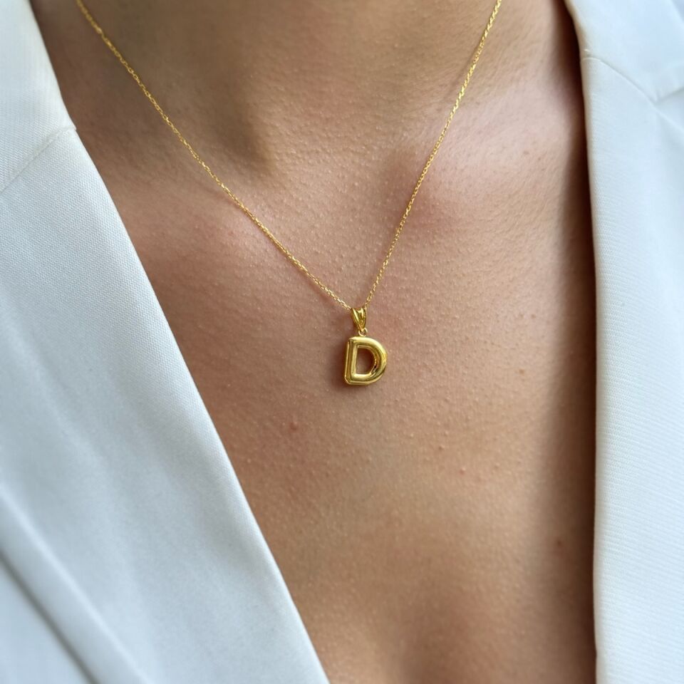 22 AYAR ÖZEL TASARIM BOMBE D HARFLİ ALTIN KOLYE