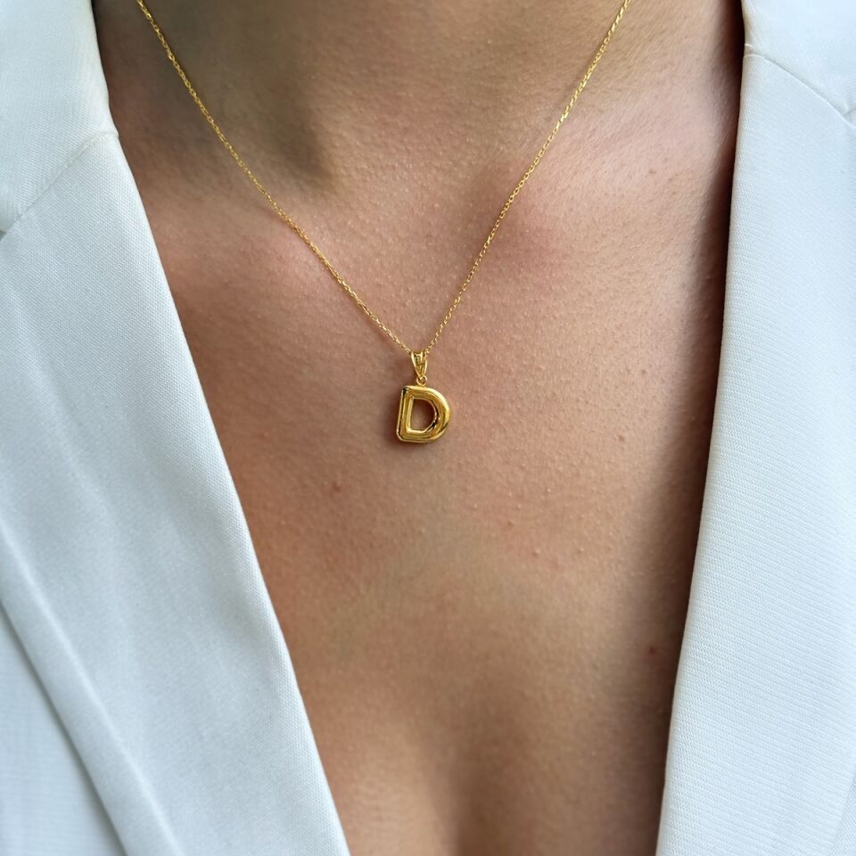 22 AYAR ÖZEL TASARIM BOMBE D HARFLİ ALTIN KOLYE