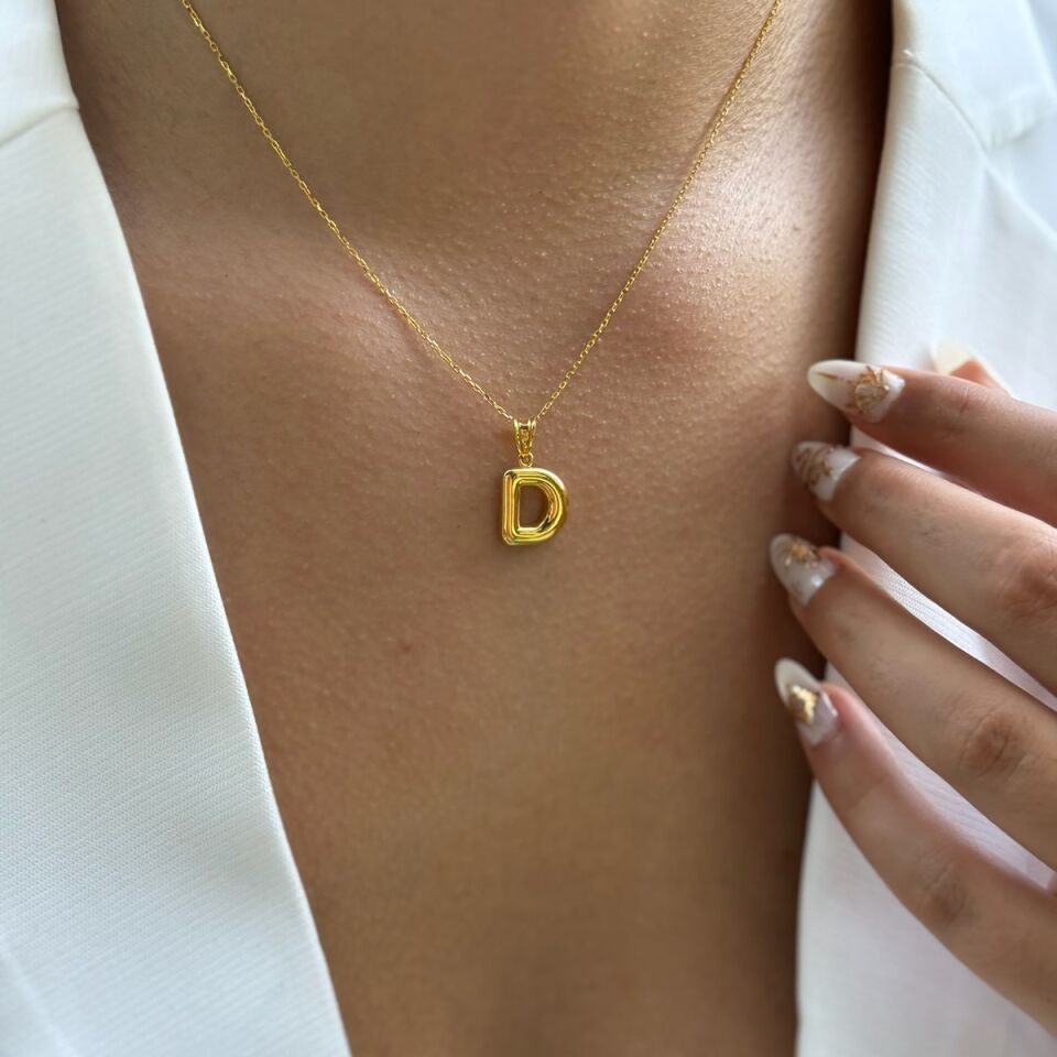 22 AYAR ÖZEL TASARIM BOMBE D HARFLİ ALTIN KOLYE