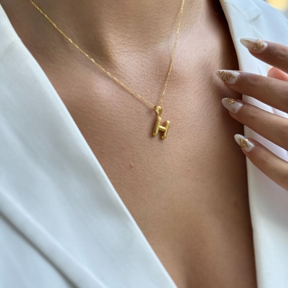 22 AYAR ÖZEL TASARIM BOMBE H HARFLİ ALTIN KOLYE