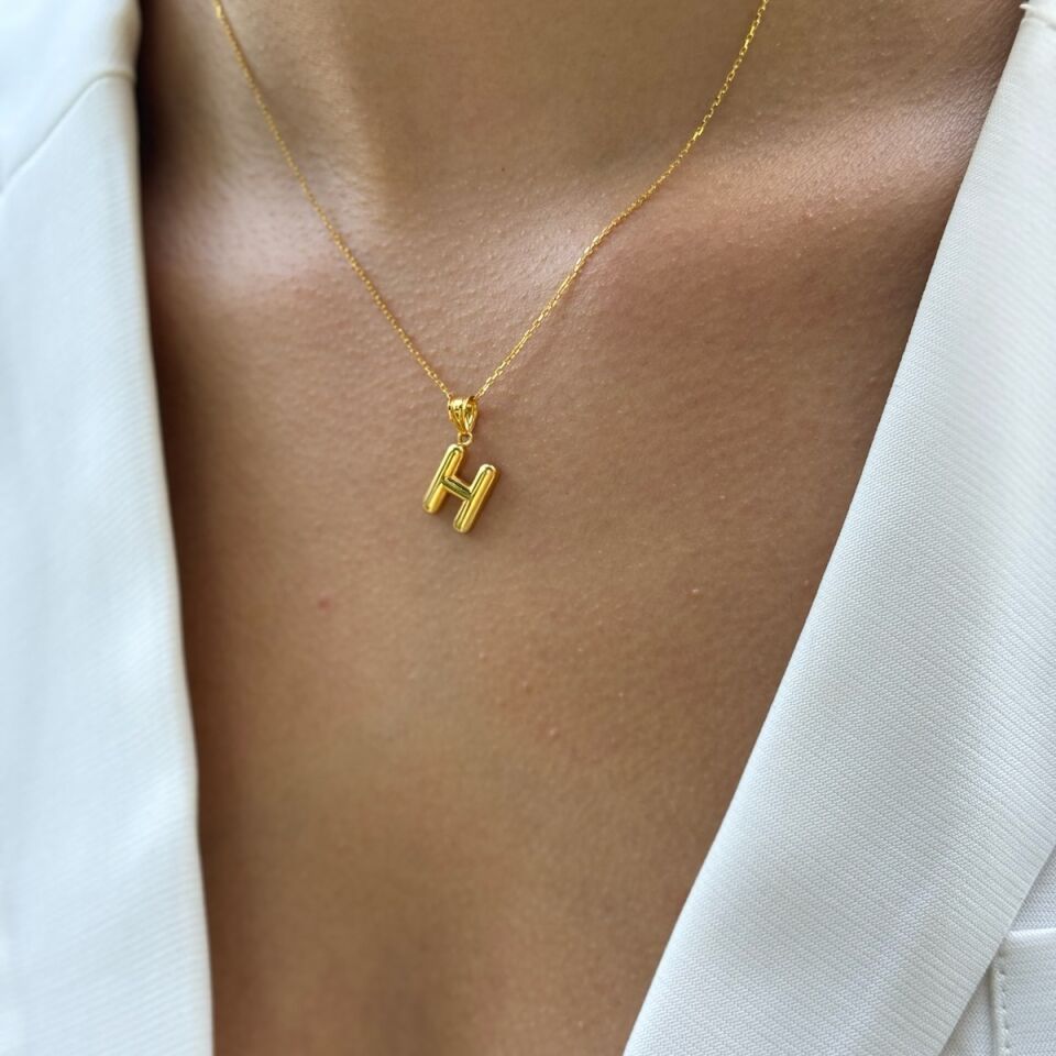 22 AYAR ÖZEL TASARIM BOMBE H HARFLİ ALTIN KOLYE