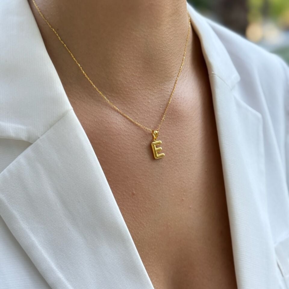 22 AYAR ÖZEL TASARIM BOMBE M HARFLİ ALTIN KOLYE