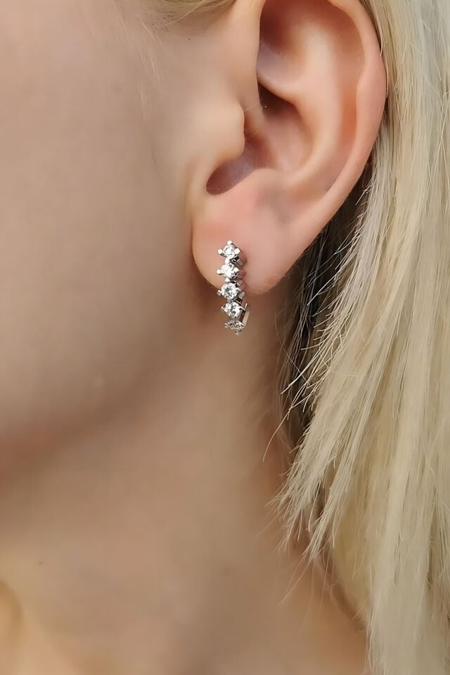 18 AYAR 0,85 CT PIRLANTA TAŞLI ÖZEL TASARIM BEŞTAŞ KÜPE