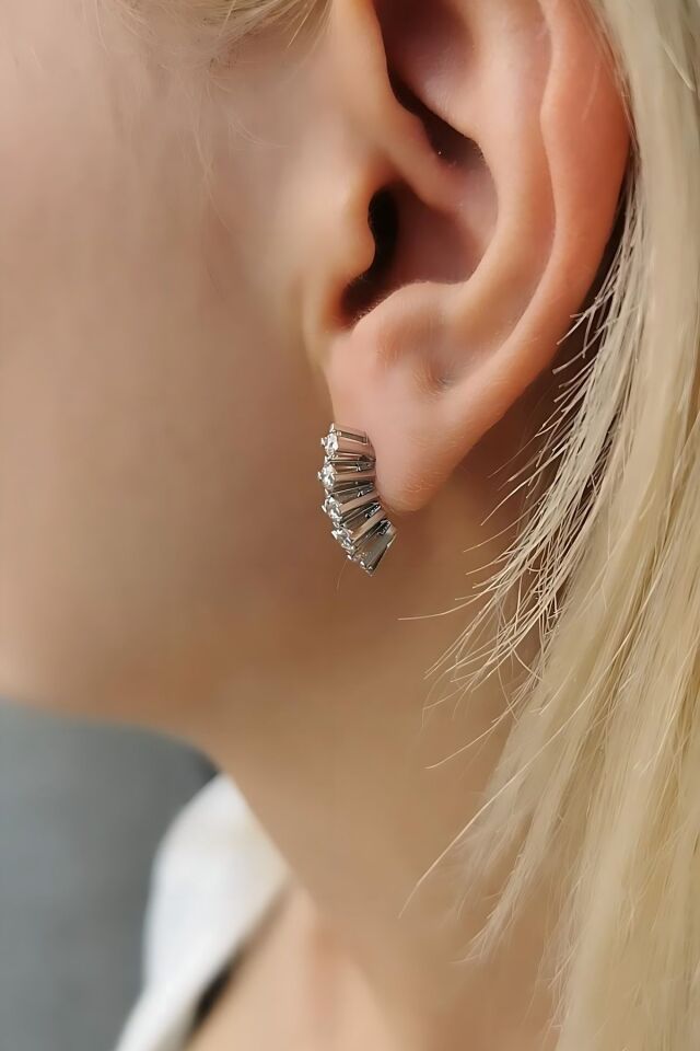 18 AYAR 0,85 CT PIRLANTA TAŞLI ÖZEL TASARIM BEŞTAŞ KÜPE