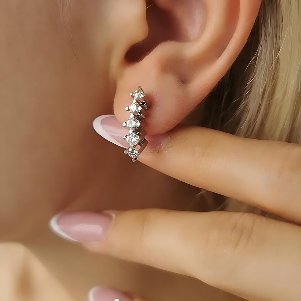 18 AYAR 0,85 CT PIRLANTA TAŞLI ÖZEL TASARIM BEŞTAŞ KÜPE