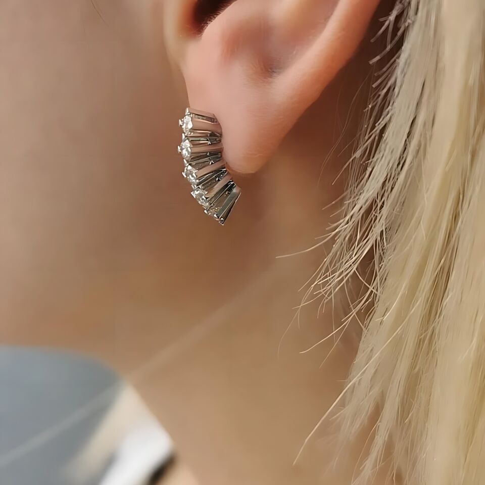 18 AYAR 0,85 CT PIRLANTA TAŞLI ÖZEL TASARIM BEŞTAŞ KÜPE