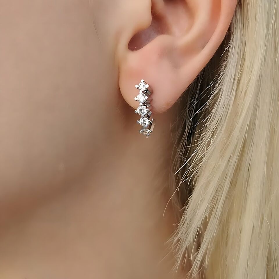 18 AYAR 0,85 CT PIRLANTA TAŞLI ÖZEL TASARIM BEŞTAŞ KÜPE