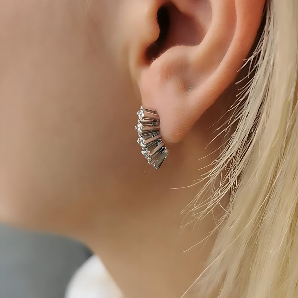 18 AYAR 0,85 CT PIRLANTA TAŞLI ÖZEL TASARIM BEŞTAŞ KÜPE