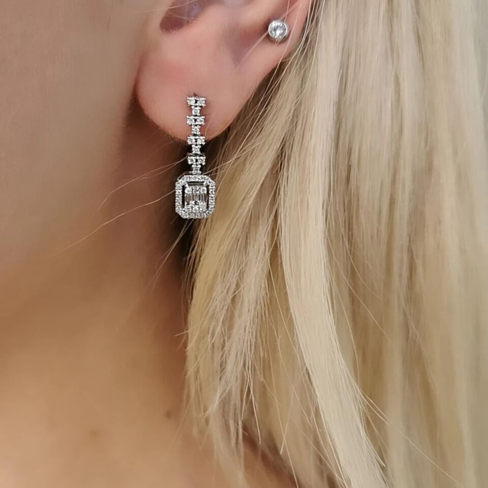 14 AYAR 0,57 CT F RENGİ FANTAZİ MODEL BAGET TAŞLI PIRLANTA KÜPE