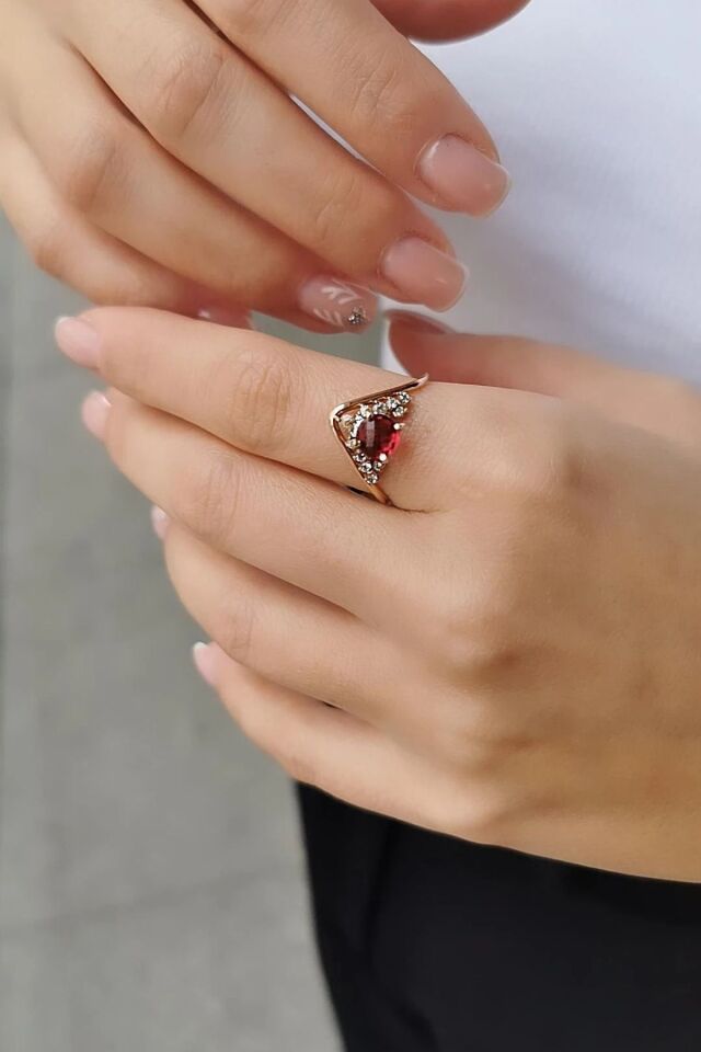 14 AYAR ROSE RENGİ İTALYAN MODEL FUŞYA TAŞLI ALTIN YÜZÜK