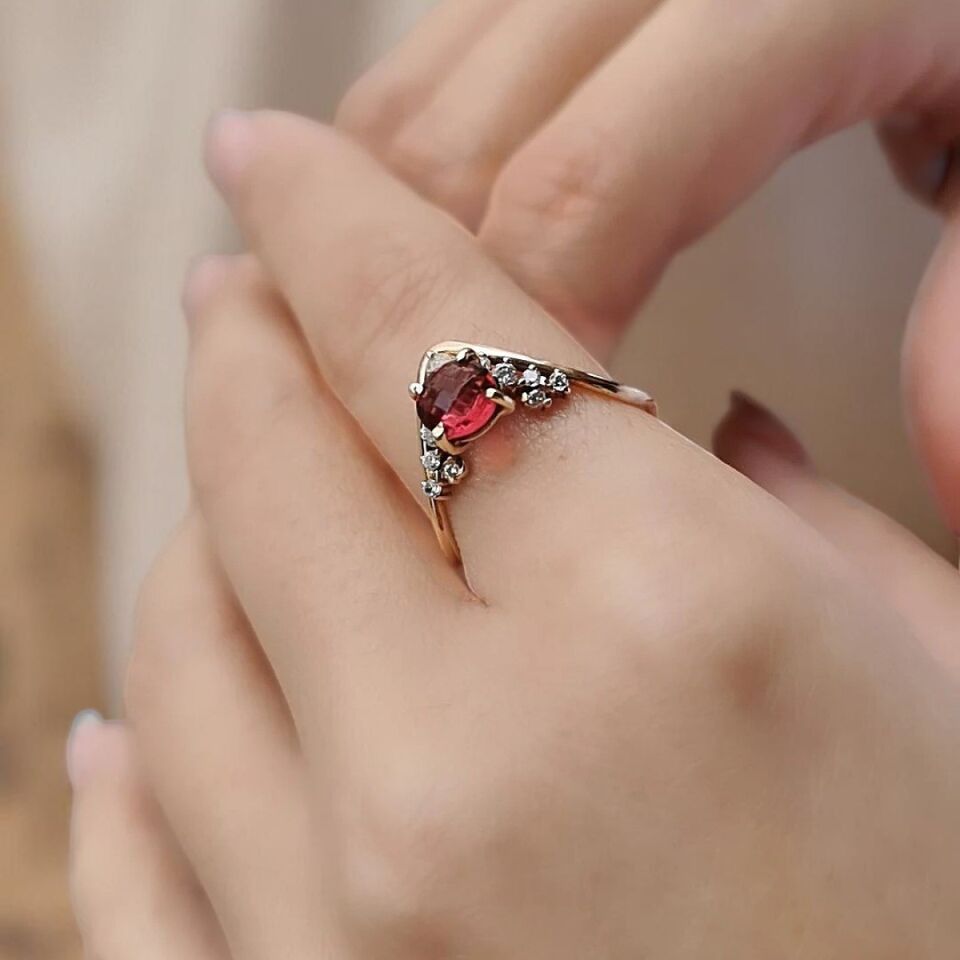 14 AYAR ROSE RENGİ İTALYAN MODEL FUŞYA TAŞLI ALTIN YÜZÜK