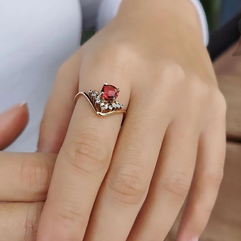 14 AYAR ROSE RENGİ İTALYAN MODEL FUŞYA TAŞLI ALTIN YÜZÜK