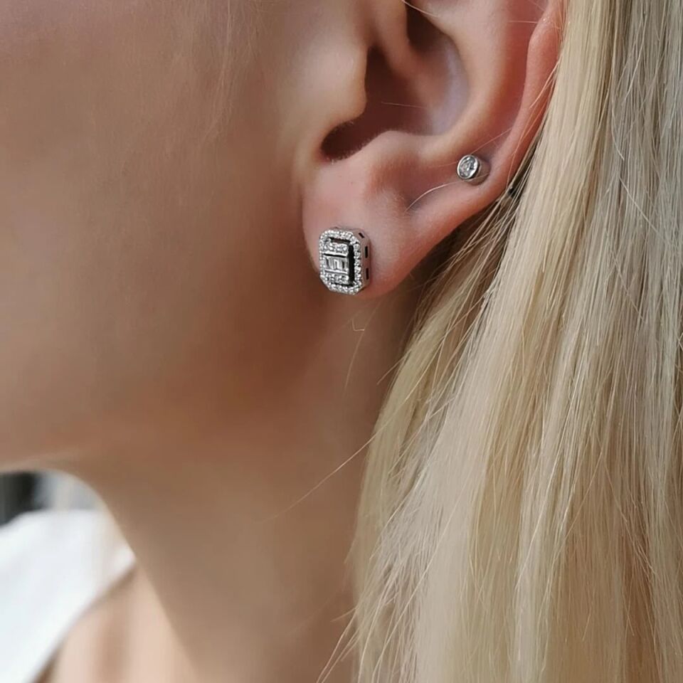 14 AYAR 0,41 CT F RENGİ BAGET TAŞLI PIRLANTA KÜPE