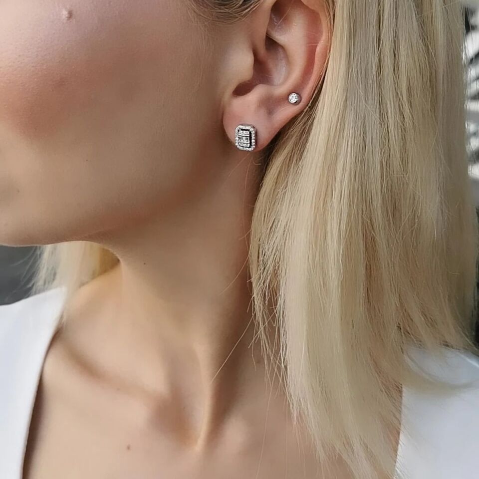 14 AYAR 0,41 CT F RENGİ BAGET TAŞLI PIRLANTA KÜPE