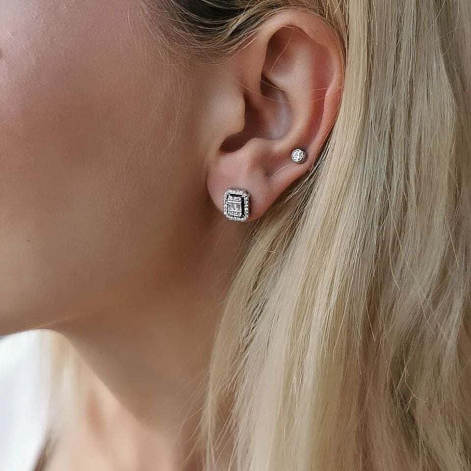 14 AYAR 0,41 CT F RENGİ BAGET TAŞLI PIRLANTA KÜPE