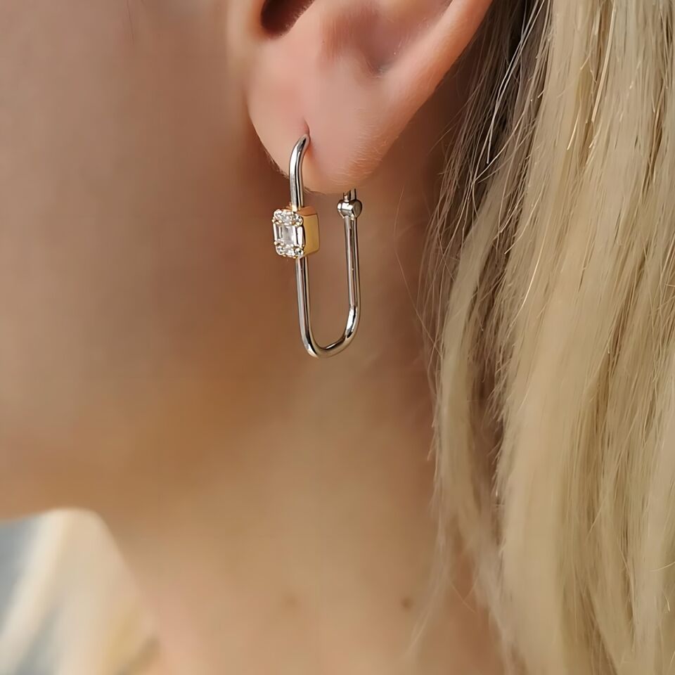 14 AYAR 0,26 CT PIRLANTA TAŞLI ÖZEL TASARIM DİKDÖRTGEN KÜPE