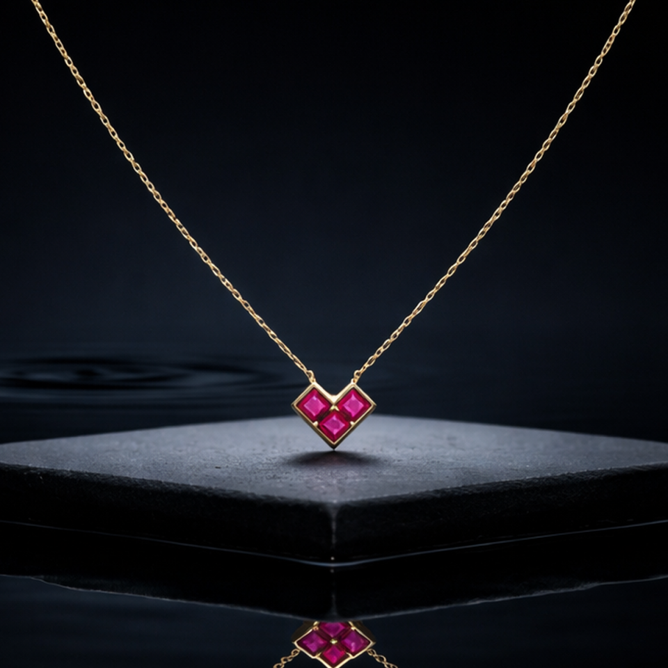 14 AYAR ÖZEL TASARIM ÜÇ TAŞLI KALP KOLYE